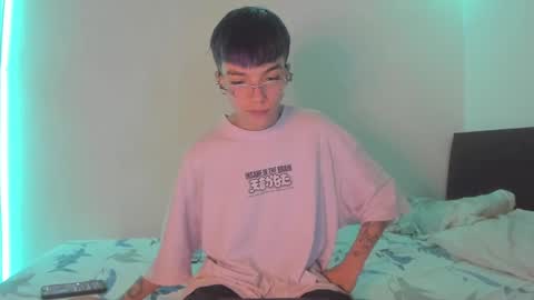 Snapshot of submissive_boyy_ chatting on 12.24.24 nico online show from 12.24.24