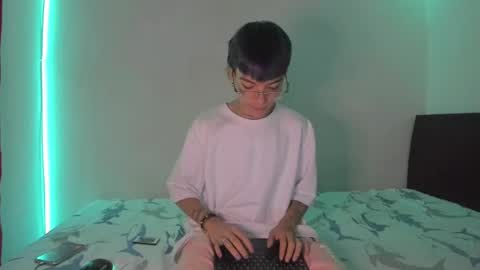 Snapshot of submissive_boyy_ chatting on 01.10.25 nico online show from 01.10.25