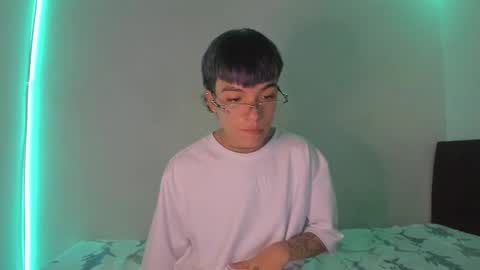 Snapshot of submissive_boyy_ chatting on 01.10.25 nico online show from 01.10.25