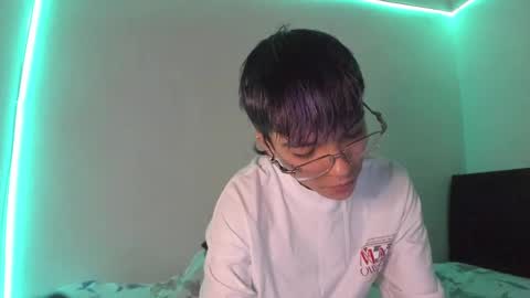 Snapshot of submissive_boyy_ chatting on 01.20.25 nico online show from 01.20.25