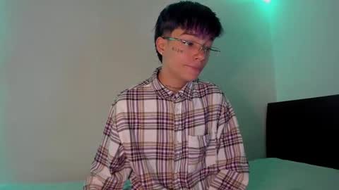 Snapshot of submissive_boyy_ chatting on 02.24.25 nico online show from 02.24.25