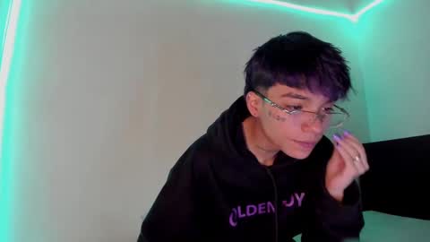 Snapshot of submissive_boyy_ chatting on 02.25.25 nico online show from 02.25.25