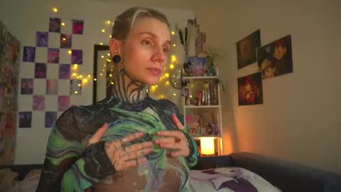 Snapshot of succubus_66 chatting on 03.01.25 succubus_66 online show from 03.01.25