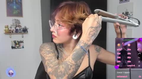 Snapshot of succubus_girl_ chatting on 04.25.26 Alexy online show from 04.25.26
