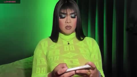 Snapshot of suckablecockoffreya chatting on 11.10.25 JADE ELYSE online show from 11.10.25