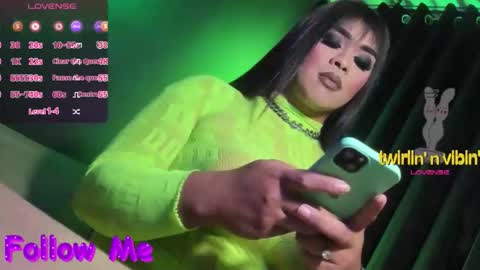 Snapshot of suckablecockoffreya chatting on 11.28.25 JADE ELYSE online show from 11.28.25