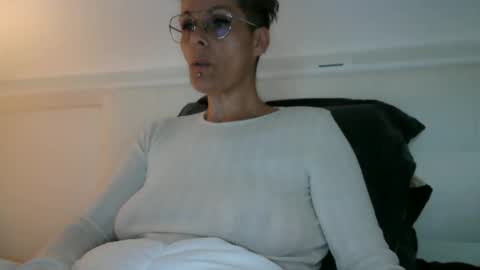 Snapshot of sucrette5629 chatting on 05.13.26 sucrette5629 online show from 05.13.26