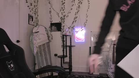 Ella online show from 05.25.26