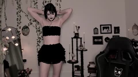 Ella online show from 06.12.26