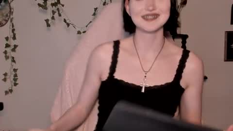 Ella online show from 08.04.26