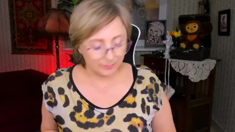 Vivien online show from 01.04.25