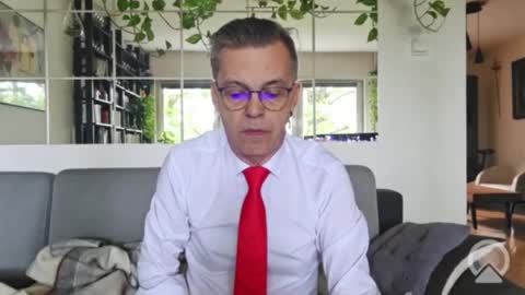 Snapshot of suit_elegant chatting on 07.20.26 Suit tie horny online show from 07.20.26