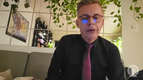 Snapshot of suit_elegant chatting on 07.23.26 Suit tie horny online show from 07.23.26