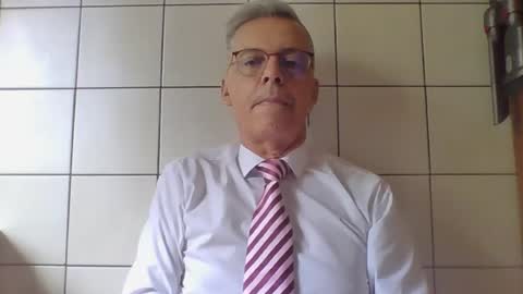 Snapshot of suit_elegant chatting on 07.25.26 Suit tie horny online show from 07.25.26