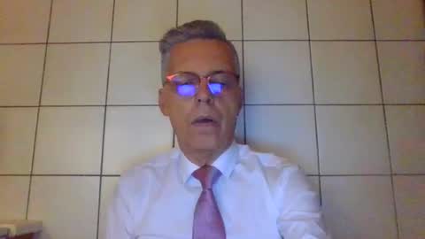 Snapshot of suit_elegant chatting on 07.29.26 Suit tie horny online show from 07.29.26