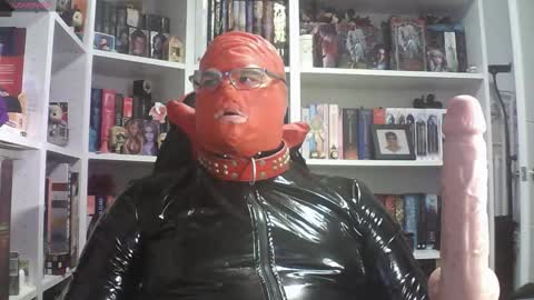 Snapshot of sumisolatex chatting on 11.24.25 Sumisolatex online show from 11.24.25