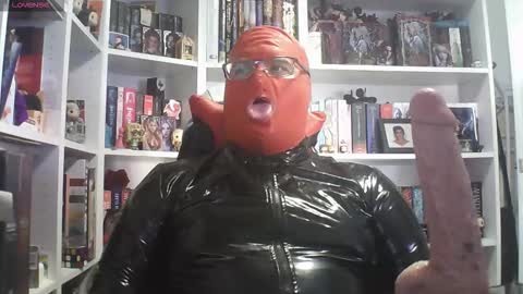 Snapshot of sumisolatex chatting on 12.17.25 Sumisolatex online show from 12.17.25
