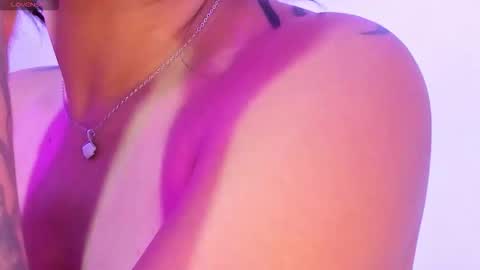 Snapshot of sun__03 chatting on 11.08.25 sun online show from 11.08.25