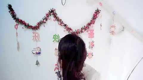 Snapshot of sun_yummy chatting on 12.19.24 Lucis online show from 12.19.24