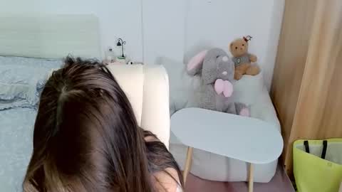 Snapshot of sun_yummy chatting on 11.16.25 Lucis online show from 11.16.25