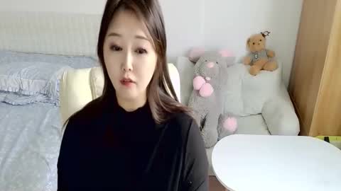 Snapshot of sun_yummy chatting on 11.18.25 Lucis online show from 11.18.25