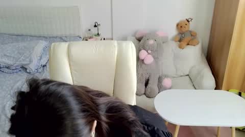 Snapshot of sun_yummy chatting on 11.23.25 Lucis online show from 11.23.25