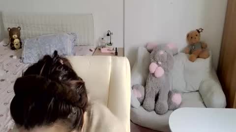 Snapshot of sun_yummy chatting on 12.02.25 Lucis online show from 12.02.25