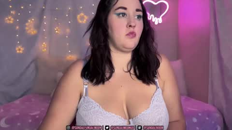 Snapshot of sundaemoon chatting on 09.17.25 sundaemoon online show from 09.17.25