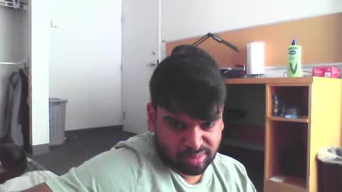 Snapshot of sundoog chatting on 09.17.25 Sundoog online show from 09.17.25