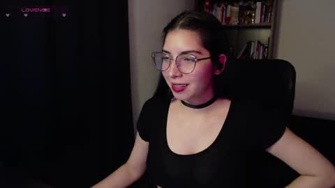 Snapshot of sunflower_uwu chatting on 04.17.26 violetta online show from 04.17.26