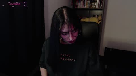 Snapshot of sunflower_uwu chatting on 04.28.26 violetta online show from 04.28.26