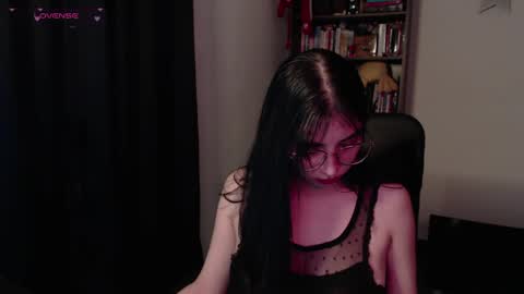 Snapshot of sunflower_uwu chatting on 05.11.26 violetta online show from 05.11.26