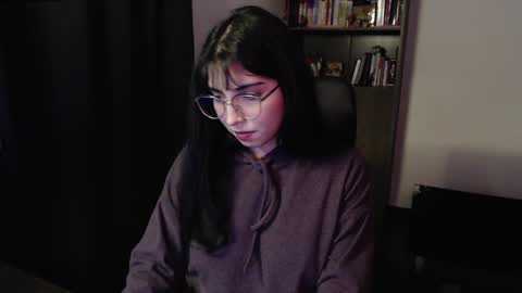 Snapshot of sunflower_uwu chatting on 06.05.26 violetta online show from 06.05.26