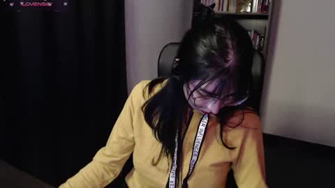 Snapshot of sunflower_uwu chatting on 06.22.26 violetta online show from 06.22.26