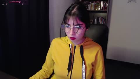 Snapshot of sunflower_uwu chatting on 06.27.26 violetta online show from 06.27.26