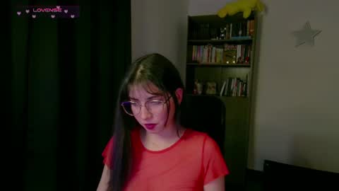 Snapshot of sunflower_uwu chatting on 07.25.26 violetta online show from 07.25.26