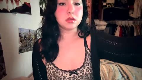 Snapshot of sunflowerxo chatting on 03.08.25 Sofie online show from 03.08.25