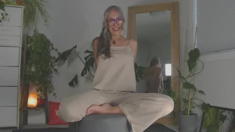 Snapshot of sunnie_dayz chatting on 05.08.26 Hi Im Sunnie - Next show Friday August 1 online show from 05.08.26