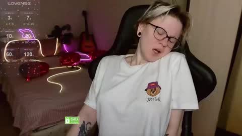 Snapshot of sunny_mood chatting on 03.28.26 sunny mood online show from 03.28.26