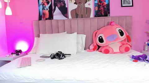 Snapshot of sunnypage chatting on 10.18.25 online show from 10.18.25