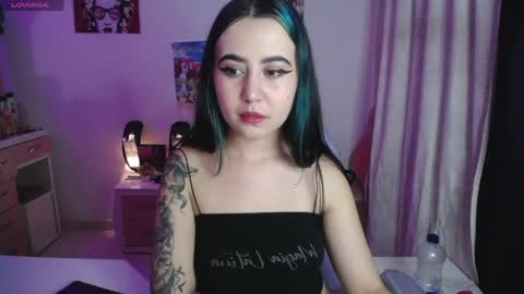 Snapshot of sunset_pienk chatting on 05.31.26 Sunset online show from 05.31.26