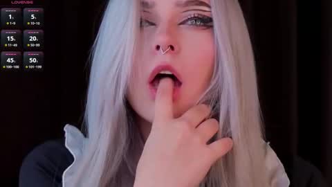 Snapshot of sunshinegirlx chatting on 11.05.25 Alice online show from 11.05.25