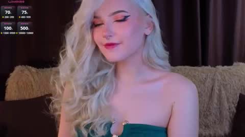 Snapshot of sunshinegirlx chatting on 12.01.25 Alice online show from 12.01.25