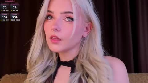 Snapshot of sunshinegirlx chatting on 12.03.25 Alice online show from 12.03.25