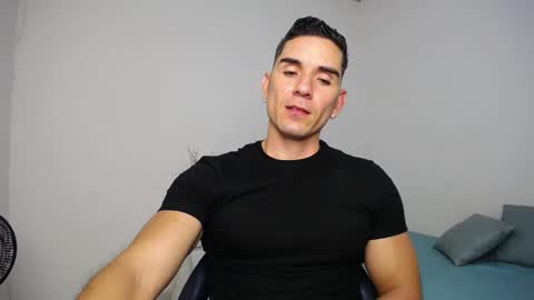 Snapshot of supermen_03 chatting on 12.22.24 jhosh online show from 12.22.24