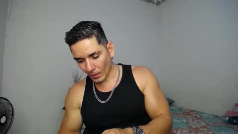 Snapshot of supermen_03 chatting on 10.18.25 jhosh online show from 10.18.25