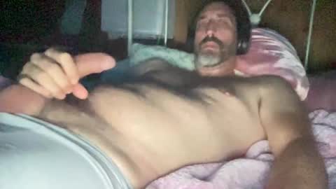 Snapshot of surfguy82 chatting on 09.11.25 SurfGuy82 online show from 09.11.25