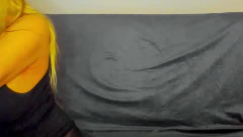 Snapshot of surikiss chatting on 10.19.25 surikiss online show from 10.19.25