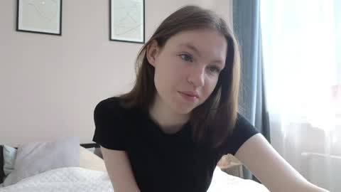 Snapshot of susainy chatting on 05.17.26 susainy online show from 05.17.26
