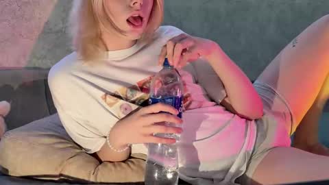 Snapshot of susan228 chatting on 11.12.25 Vladiva online show from 11.12.25